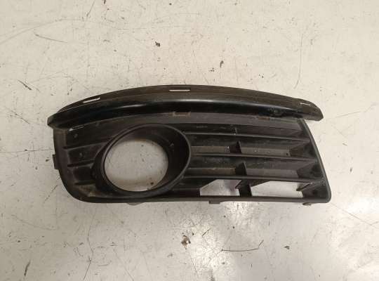 купить Решетка (заглушка) бампера на Volkswagen Jetta V (1K)