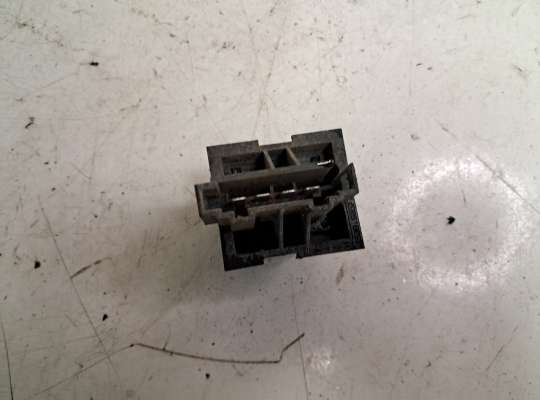 Резистор (сопротивление) отопителя на Volkswagen Caddy II (9K)