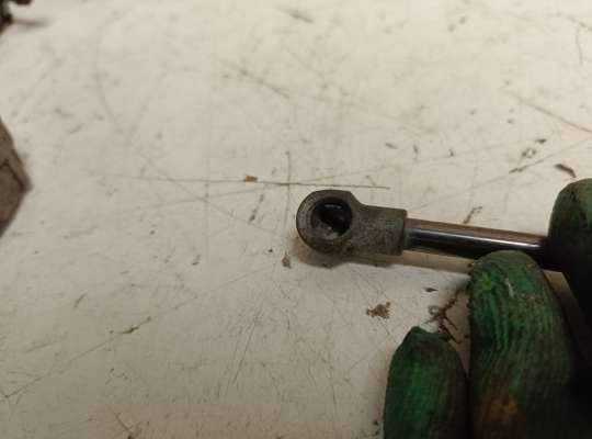 купить Амортизатор крышки багажника на Ford Focus I