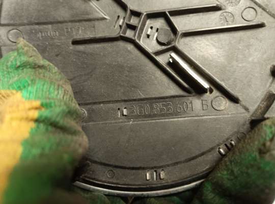 купить Эмблема решетки радиатора на Volkswagen Passat B8 (3G)