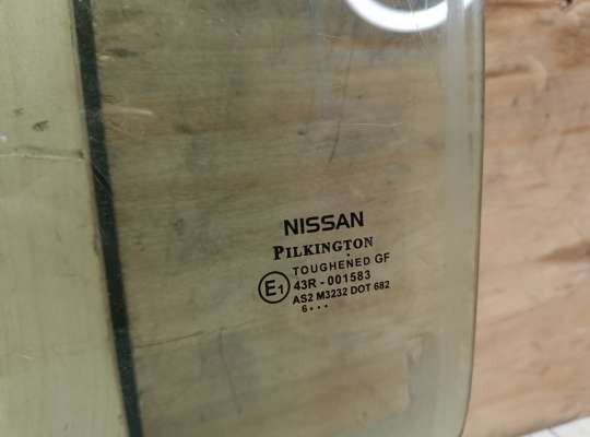 купить Стекло боковое двери на Nissan Note (E11)