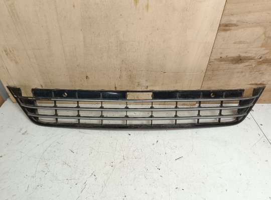 купить Решетка (заглушка) бампера на Volkswagen Touareg II (7P)