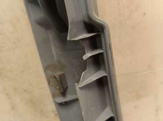 купить Накладка замка багажника на Pontiac Vibe