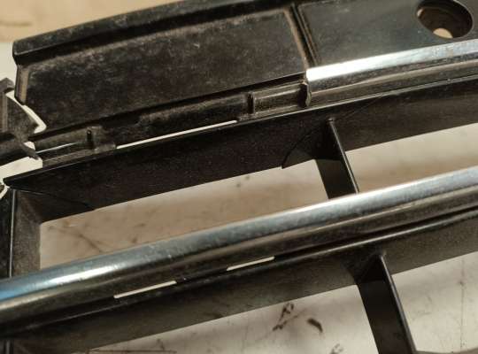 купить Решетка (заглушка) бампера на Volkswagen Touareg II (7P)