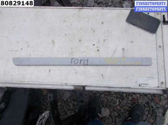 купить Накладка двери задней правой на Ford Focus II