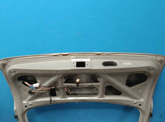 купить Крышка багажника на Pontiac Vibe