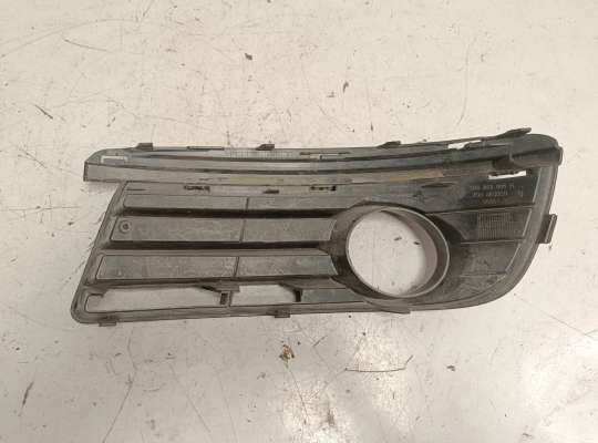 купить Решетка (заглушка) бампера на Volkswagen Jetta V (1K)