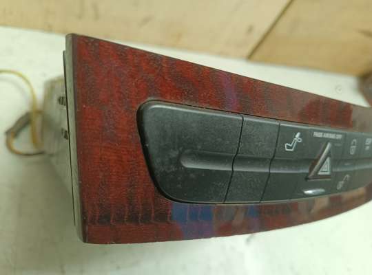 купить Кнопка аварийной остановки на Mercedes-Benz E (W211)