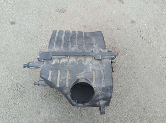 Корпус воздушного фильтра MZ673651 на Ford Escape