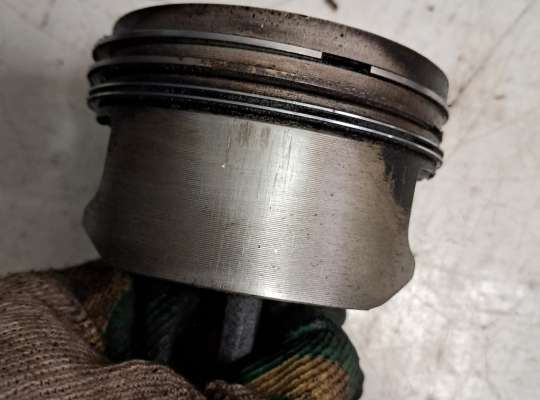 купить Поршневая группа (поршень, шатун) на Audi 100 (4A, C4)