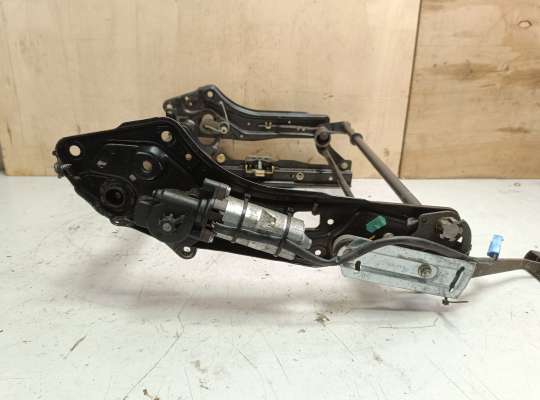 купить Кронштейн водительского сиденья на Mercedes-Benz E (W211)