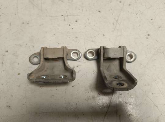 купить Петля двери на Nissan Note (E11)