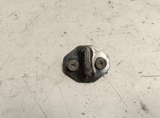 купить Ответная часть замка багажника на Pontiac Vibe