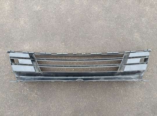 Решетка (заглушка) бампера на Porsche Panamera (970)