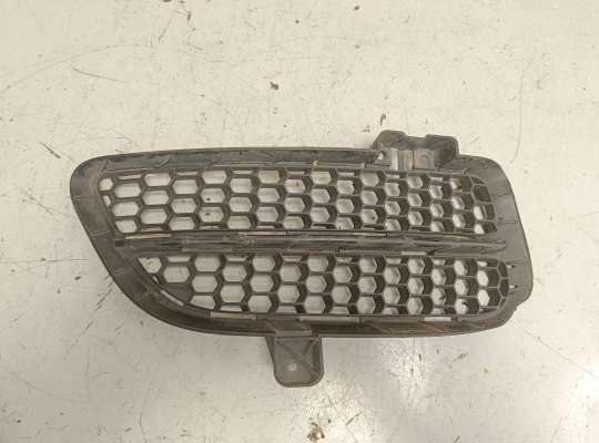 Решетка (заглушка) бампера VG2578267 на Volkswagen Touareg I (7L)