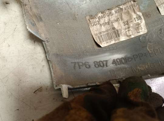 купить Решетка (заглушка) бампера на Volkswagen Touareg II (7P)