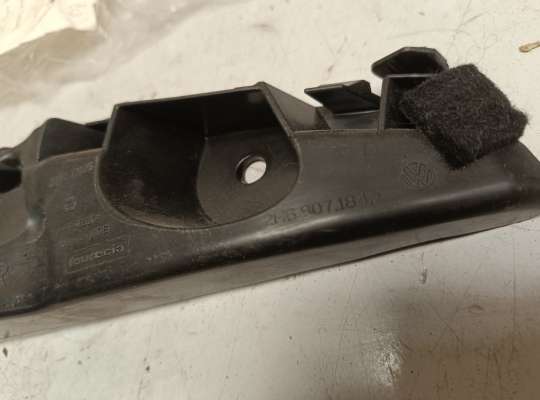 Кронштейн бампера на Volkswagen Amarok (2H)