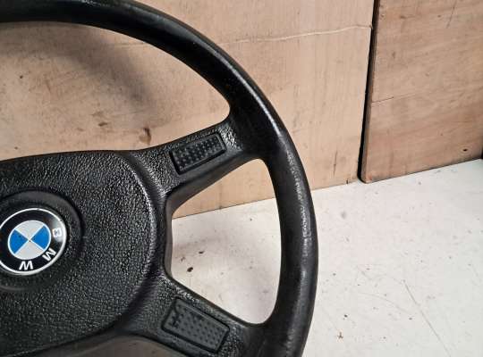 Руль на BMW 3 (E30)