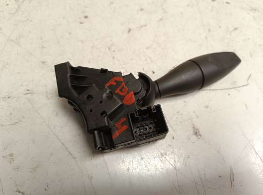 купить Переключатель поворотников на Ford Focus I