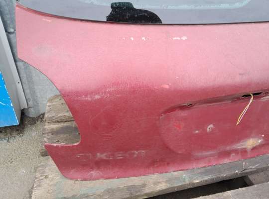 купить Крышка багажника на Peugeot 206