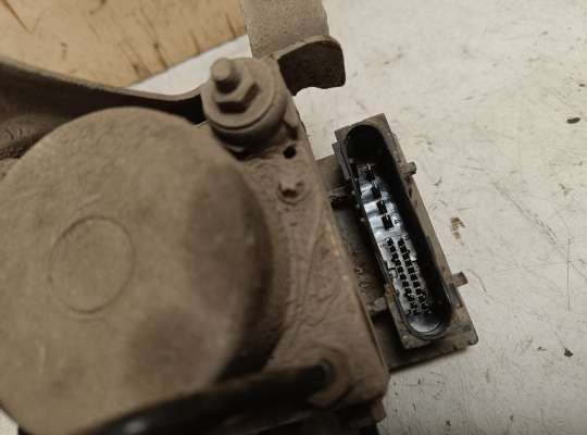 купить Блок ABS на Nissan Note (E11)