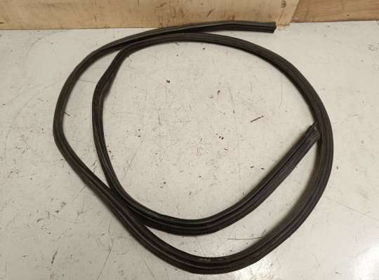 Уплотнитель багажника FO2043389 на Ford Focus I