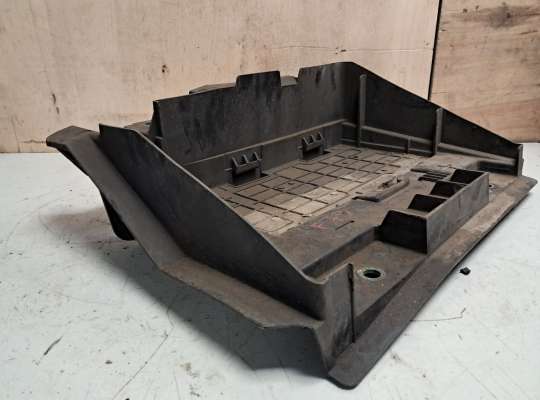 купить Кронштейн (площадка) аккумулятора (АКБ) на Renault Master III