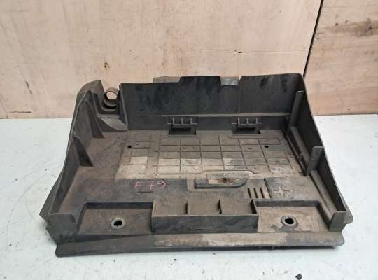 купить Кронштейн (площадка) аккумулятора (АКБ) на Renault Master III