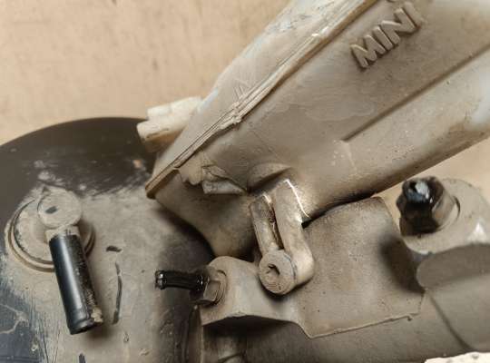 Вакуумный усилитель тормозов на Nissan Note (E11)