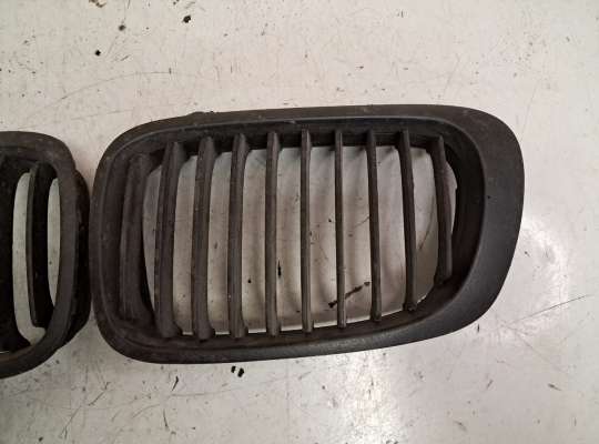 купить Решетка радиатора на BMW 3 (E46)