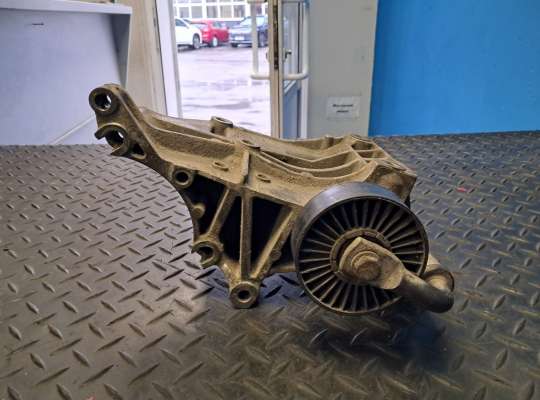 купить Кронштейн генератора на Volkswagen Golf III (1H)