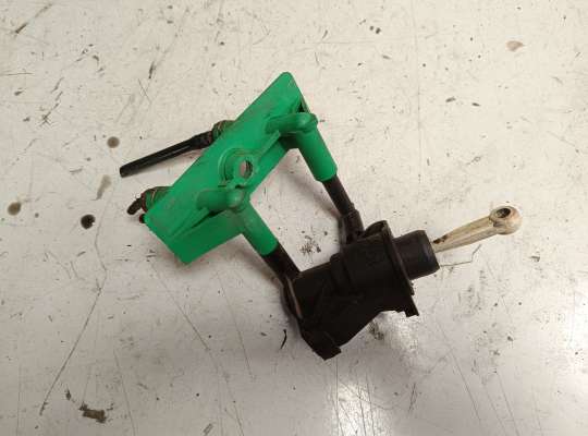 купить Цилиндр сцепления главный на Ford Focus I