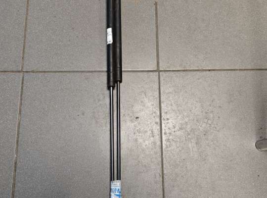 купить Амортизатор крышки багажника 5D на Honda Civic VIII (4D, 5D)