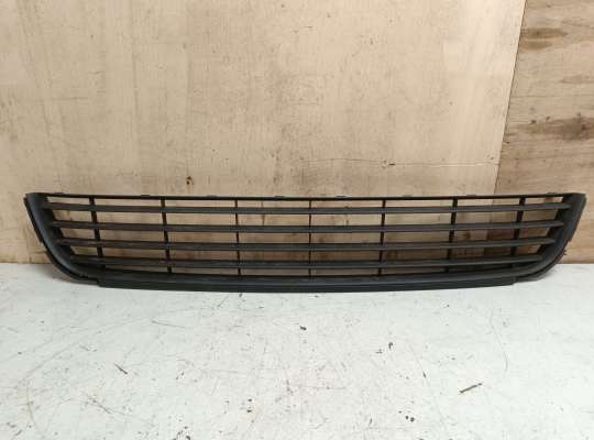 Решетка (заглушка) бампера VG2577648 на Volkswagen Golf VI (5K)