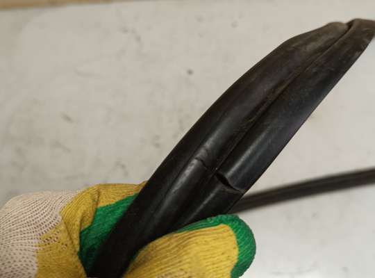 Уплотнитель двери на Ford Focus I