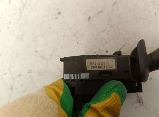 купить Переключатель поворотников на Ford Focus I