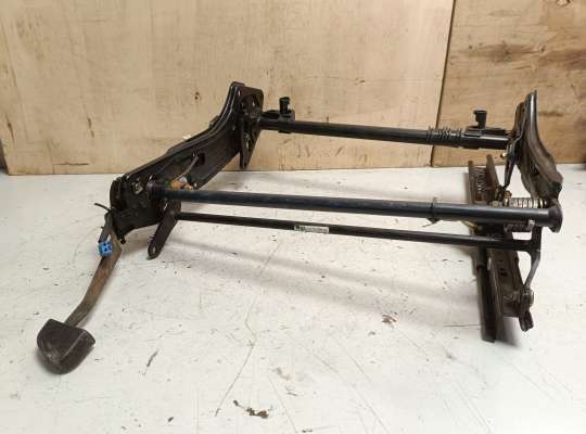 купить Кронштейн водительского сиденья на Mercedes-Benz E (W211)