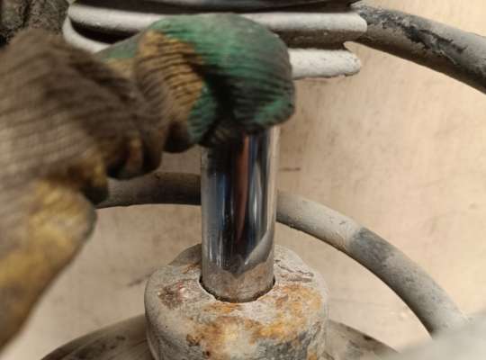 купить Стойка подвески амортизационная на Pontiac Vibe