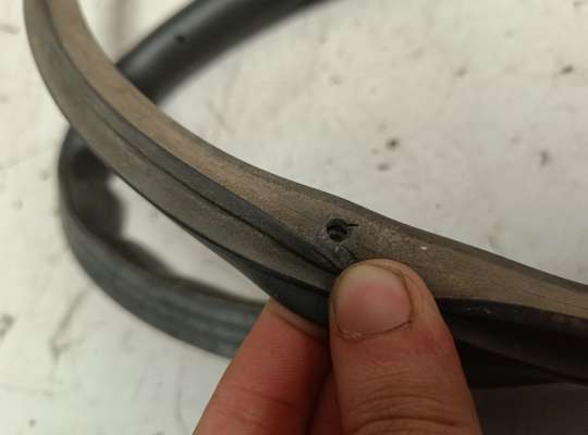 купить Уплотнитель двери на Pontiac Vibe