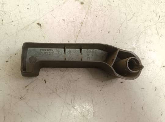 купить Ручка двери задней внутренняя правая на Renault Master III