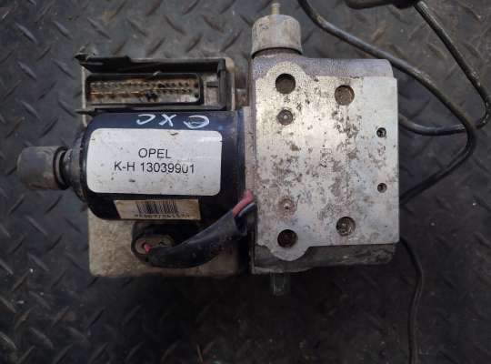 Блок ABS OP1582482 на Opel Vectra B