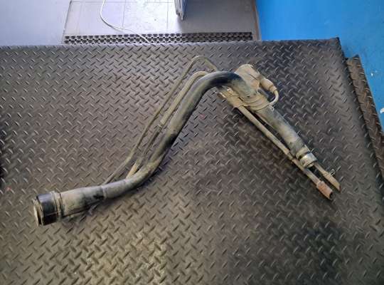 купить Горловина топливного бака на Toyota Yaris P9