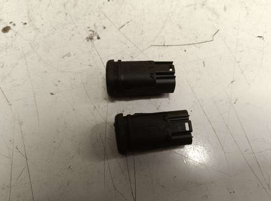 купить Кнопка включения обогрева сидений на Ford Focus I