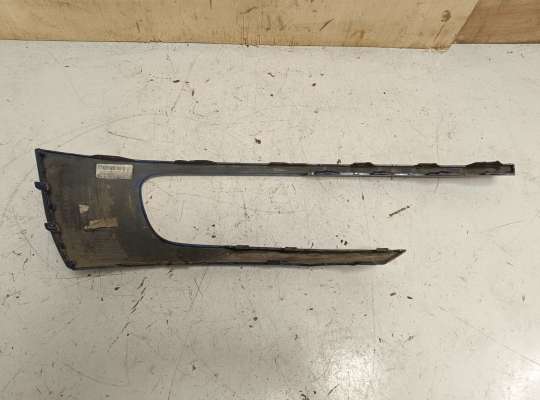 Решетка (заглушка) бампера на Volkswagen Touareg II (7P)