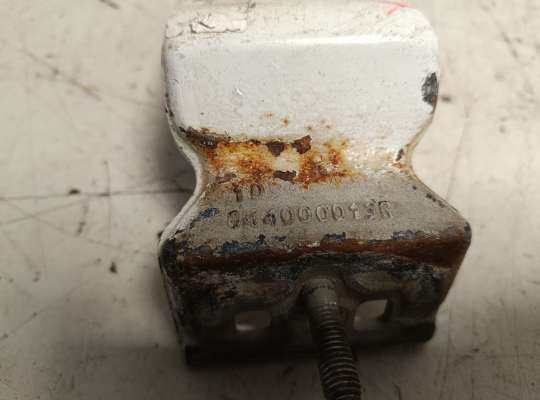 купить Петля двери на Renault Master III