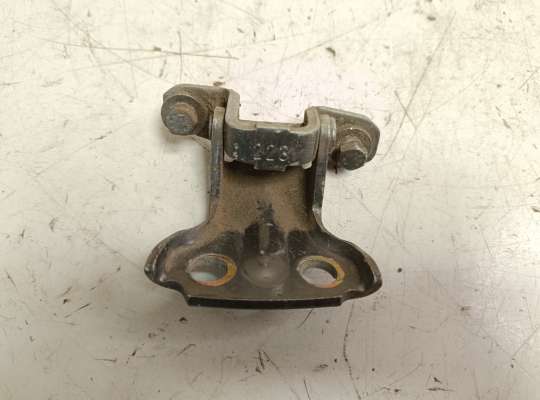 купить Петля двери на Mitsubishi Carisma