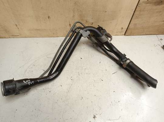 Горловина топливного бака