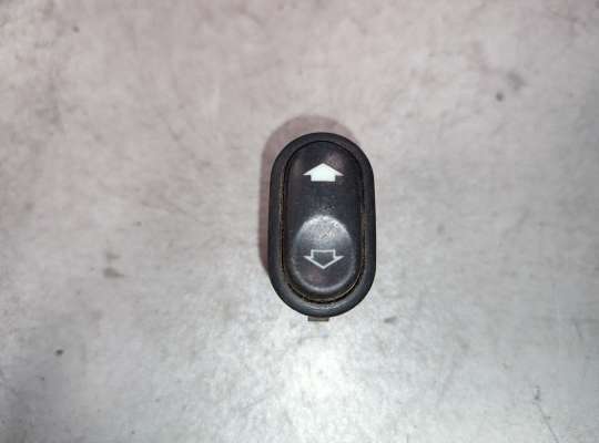 Кнопки стеклоподъемника FO1476236 на Ford Mondeo II