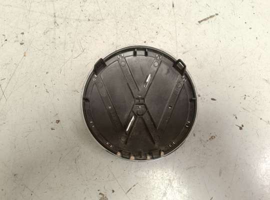 купить Эмблема решетки радиатора на Volkswagen Passat B8 (3G)