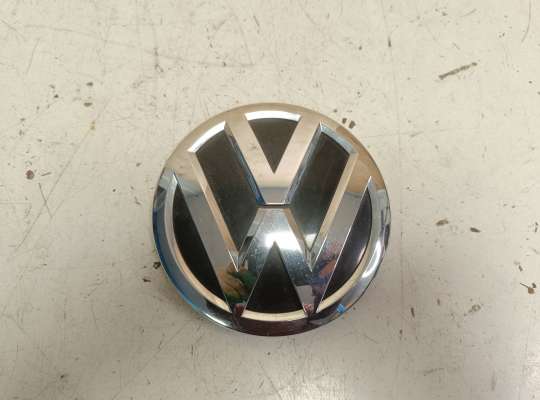 купить Эмблема решетки радиатора на Volkswagen Passat B8 (3G)
